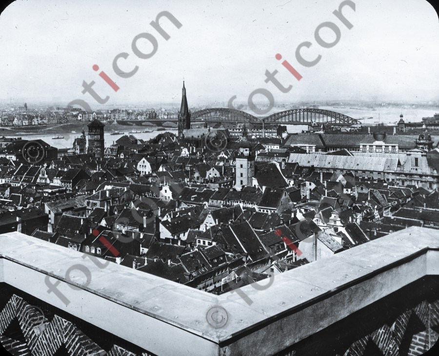 Blick auf die Altstadt - Foto foticon-simon-340-006-sw.jpg | foticon.de - Bilddatenbank für Motive aus Geschichte und Kultur